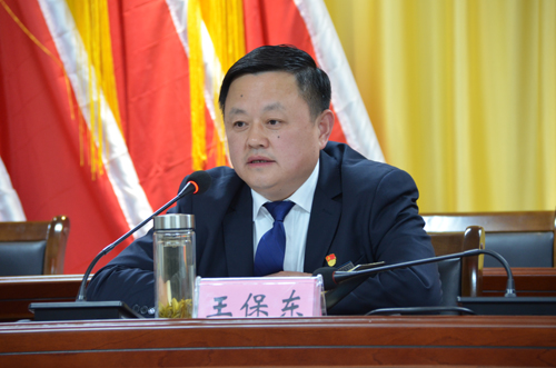 以會(huì)代課擰緊安全螺絲帽 在集團(tuán)安全警示教育會(huì)上，王保東同志這樣說(shuō)