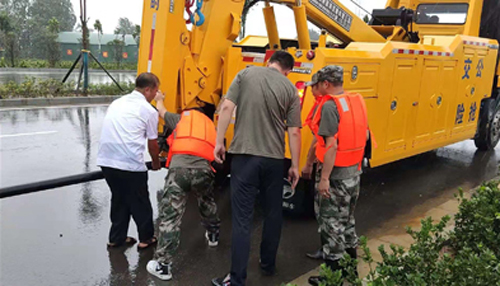 以“汛”為令 聞“雨”而動 暴雨中洛陽公交人在行動！
