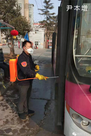 抗擊疫情，讓黨旗飄揚在公交防控一線